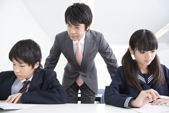 生徒を励ます先生